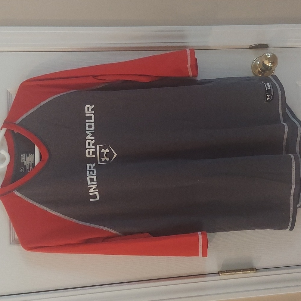 UNDER ARMOUR HEATGEAR BASEBALL SHIRT Loose Fit  Men's Medium GRY/RED EUC!